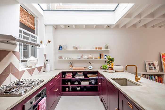 3 Bedroom Terraced House For Sale In Ferndale Road, London, SW9