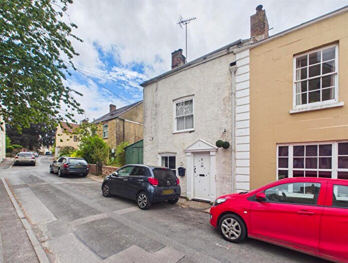3 Bedroom House For Sale In High Street, Kingswood, Wotton-Under-Edge, GL12