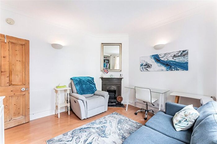 1 Bedroom Flat To Rent In Kingsway Mansions, A Red Lion Square, WC1R