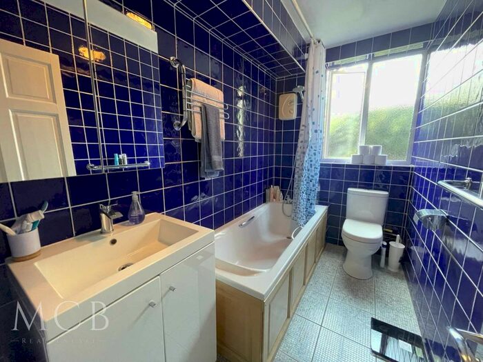 Studio To Rent In The Avenue, Chiswick, W4