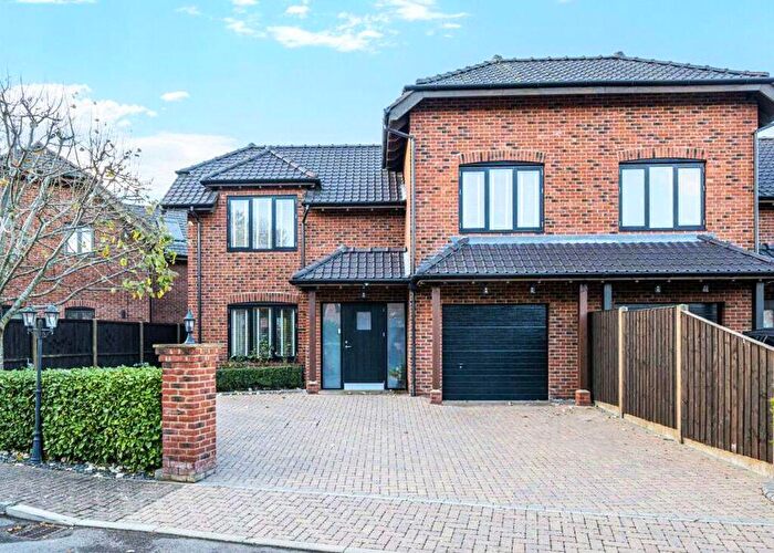 4 Bedroom Semi-Detached House To Rent In Northlands Park, Emsworth, PO10