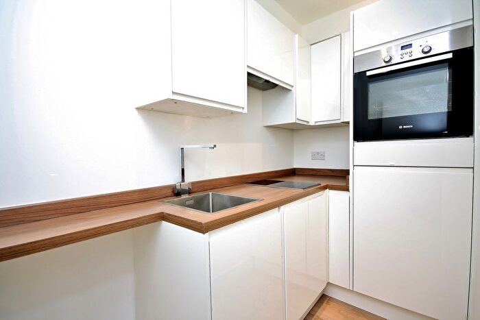1 Bedroom Flat To Rent In High Street, Woking, Surrey, GU21