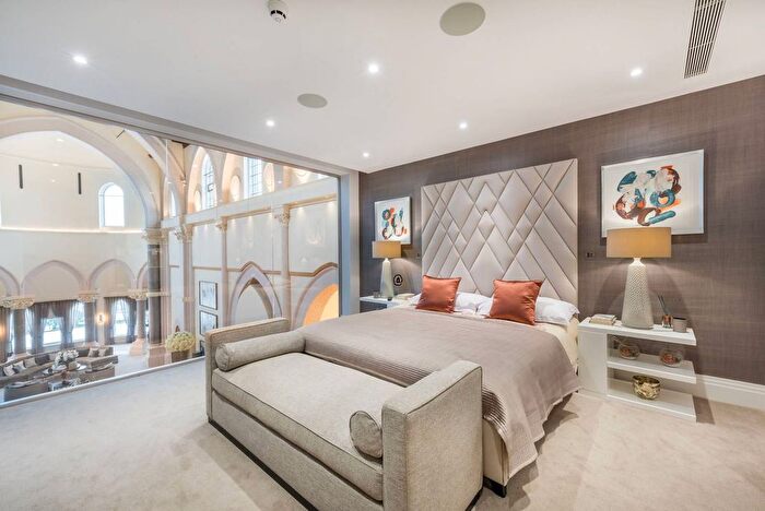 4 Bedroom Property To Rent In Holborn Close, Mill Hill, London, NW7