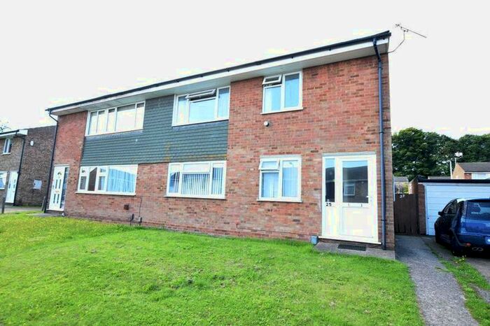 2 Bedroom Maisonette To Rent In Tatler Close, Chatham, ME5