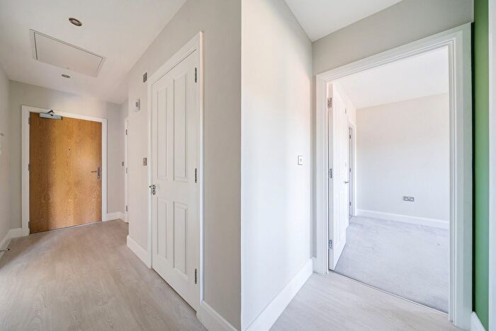 2 Bedroom Flat For Sale In Connaught Road, Brookwood, Woking, GU24