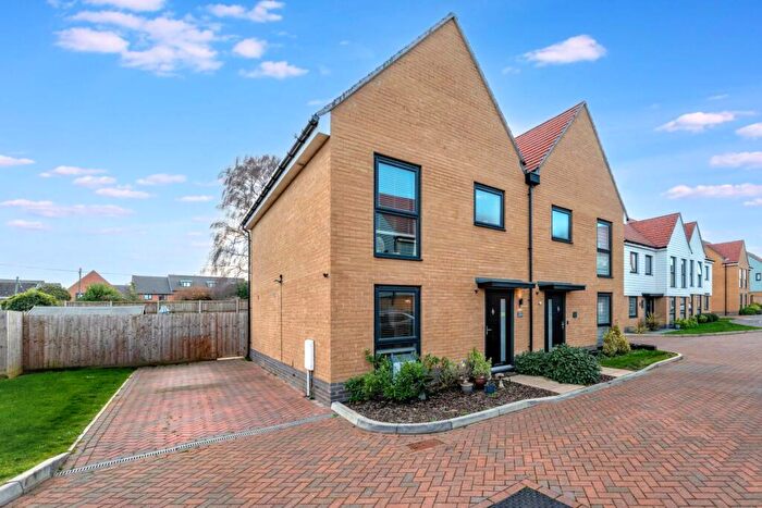 3 Bedroom Semi Detached House For Sale In Breeze Meadow, Faversham, ME13