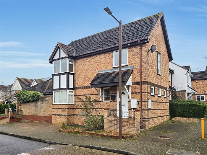 3 Bedroom End Terrace House For Sale In Rosemullion Avenue, Tattenhoe, Milton Keynes, MK4