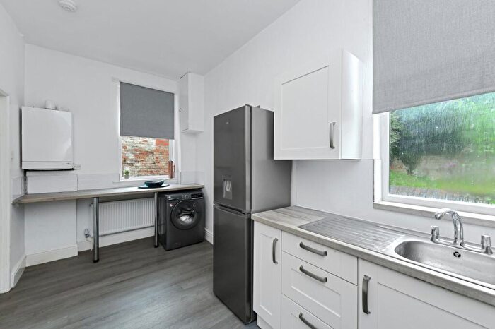 4 Bedroom Flat To Rent In Foxhall Road, Nottingham, Nottinghamshire, NG7