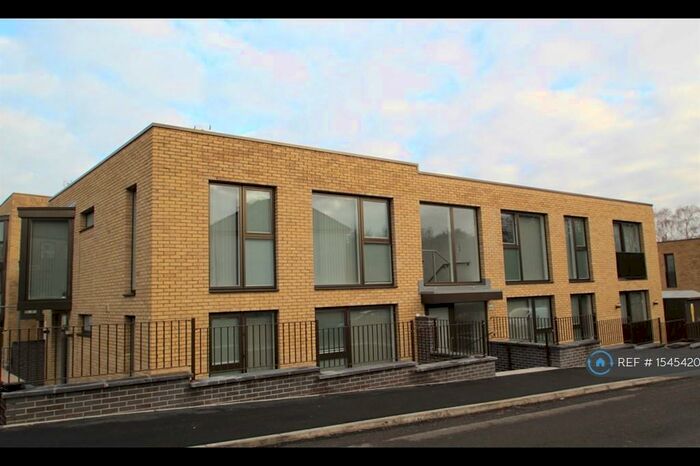 2 Bedroom Flat To Rent In Halesby Court, Halesowen, B63