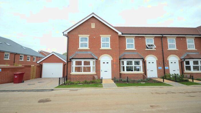 2 Bedroom Terraced House To Rent In Reservoir Crescent, Reading, RG1