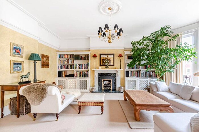 4 Bedroom Flat To Rent In Drayton Gardens, South Kensington, London, SW10