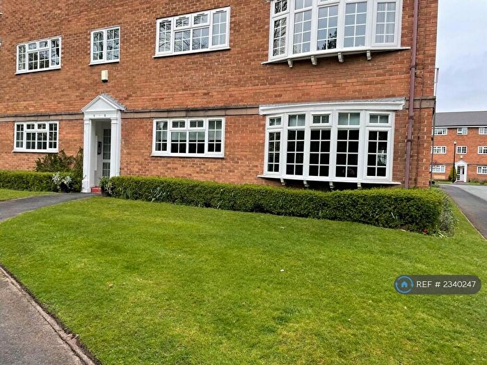 2 Bedroom Flat To Rent In Pinewood Court, Sale, M33