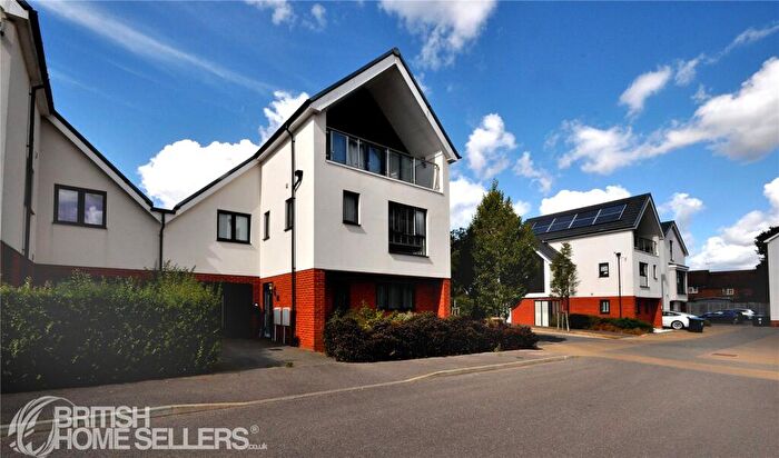 4 Bedroom Detached House For Sale In Carrolls Way, Oxted, Surrey, RH8