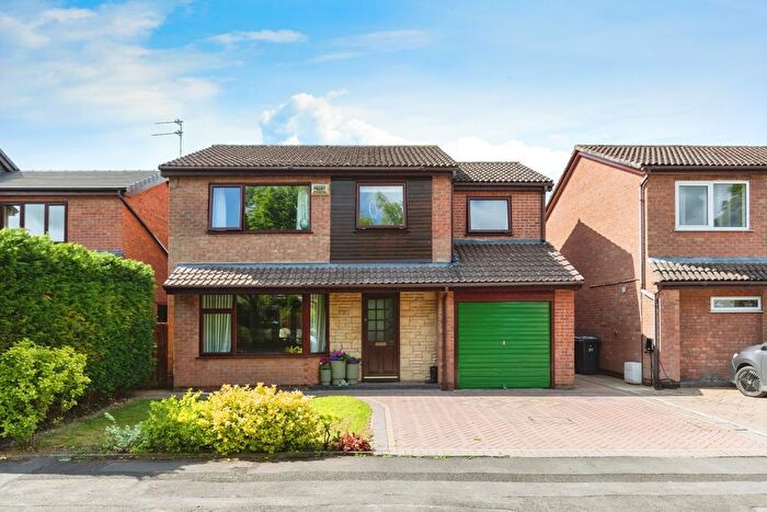 4 Bedroom Detached House For Sale In Long Close, Leyland, Lancashire, PR26