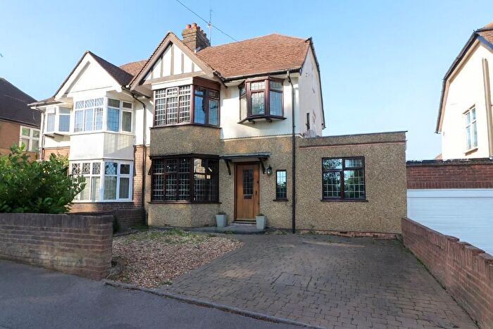4 Bedroom Semi-Detached House For Sale In West Hill Road, Luton, Bedfordshire, LU1