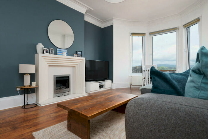 2 Bedroom Flat To Rent In St. Johns Road, Gourock, PA19