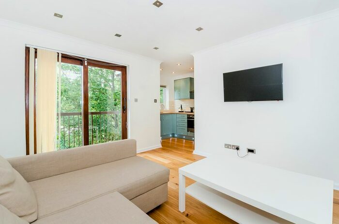 1 Bedroom Flat To Rent In Ram Passage, Kingston Upon Thames, KT1