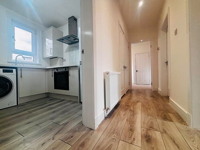 2 Bedroom Flat To Rent In Easter Road, Shotts, North Lanarkshire, ML7