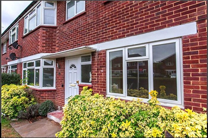2 Bedroom Flat To Rent In Westmead, Windsor, SL4
