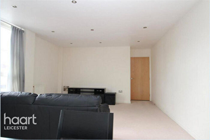 1 Bedroom Apartment For Sale In Watkin Road, Leicester, LE2