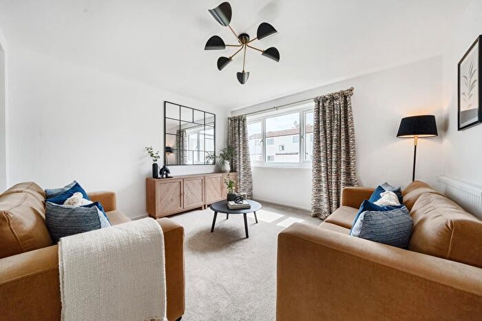 2 Bedroom End Of Terrace House To Rent In Kenley Avenue, Carterton, OX18