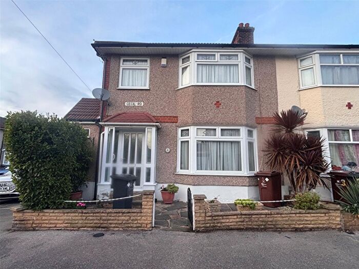 3 Bedroom End Terrace House For Sale In Cecil Road, Romford, RM6