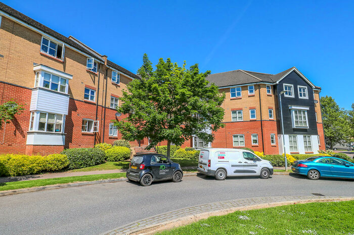 2 Bedroom Apartment To Rent In Plomer Avenue, Hoddesdon, EN11