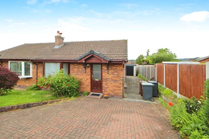 2 Bedroom Bungalow For Sale In Wiltshire Drive, Glossop, Derbyshire, SK13