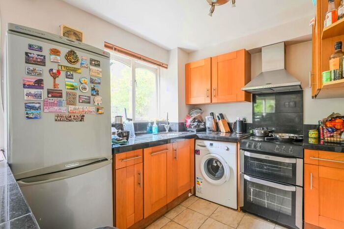2 Bedroom Flat To Rent In Telegraph Place, Isle Of Dogs, London, E14