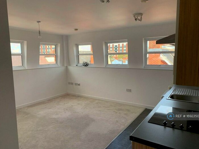 2 Bedroom Flat To Rent In Wickham House, Colchester, CO1