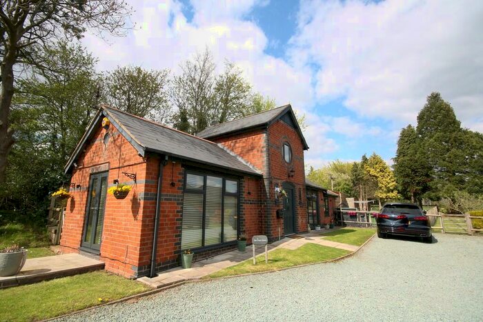 2 Bedroom Barn Conversion For Sale In Alcester Road, Wythall, B47