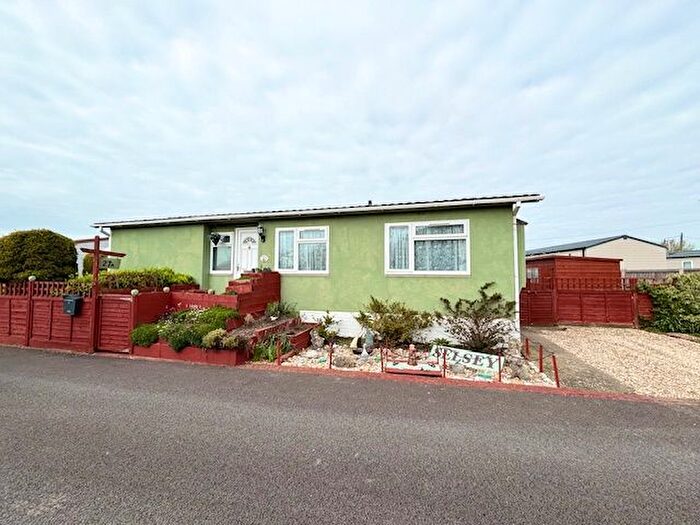 2 Bedroom Park Home For Sale In Freeways, Selsey, PO20
