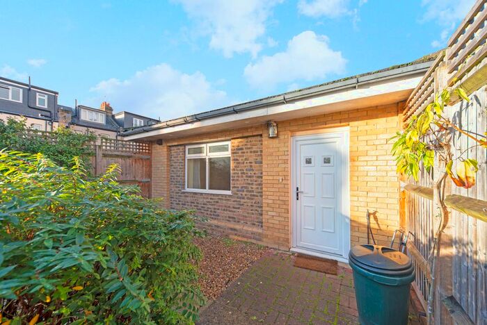 1 Bedroom Bungalow To Rent In Whitfield Court, Kingston Road, Raynes Park, London, SW20
