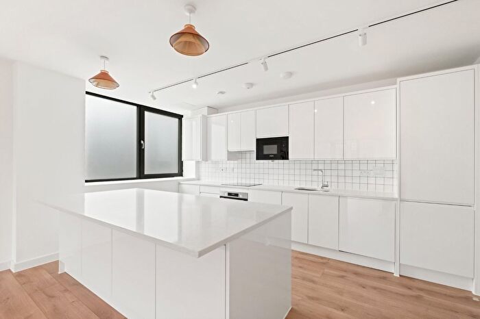 2 Bedroom Flat To Rent In Fabrik East Building, - Helmsley Place, E8