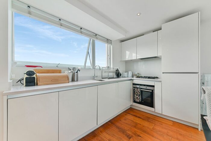 2 Bedroom Flat To Rent In Long Walk, London, London, SE1