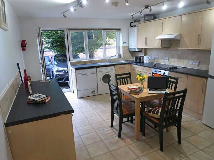 4 Bedroom Semi-detached House To Rent In Avon Gardens, Nottingham, NG2