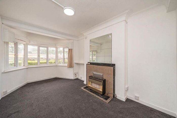 3 Bedroom Flat To Rent In Aylmer Road, Highgate, N2