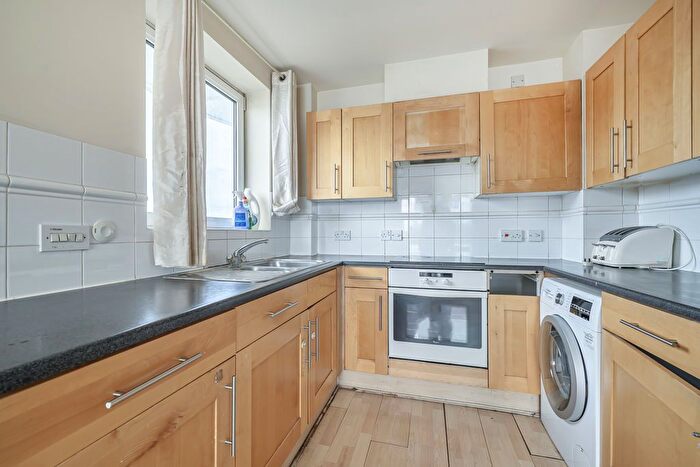 2 Bedroom Flat For Sale In Fishguard Way, London, E16