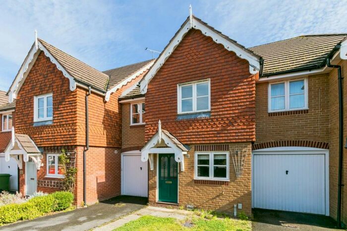 3 Bedroom Terraced House To Rent In Redgrave Place Marlow, SL7