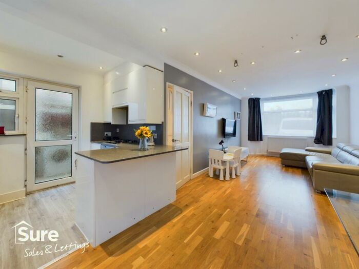 3 Bedroom End Of Terrace House To Rent In Hobbs Hill Road, Hemel Hempstead, Hertfordshire, HP3