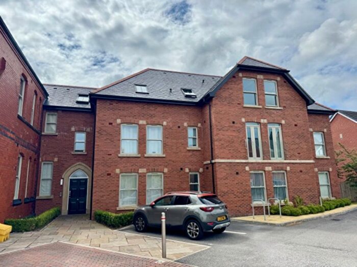 2 Bedroom Flat To Rent In Hornbeam Close, Stockport, SK2