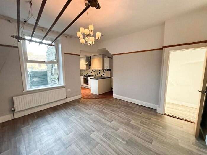 3 Bedroom Terraced House For Sale In Skipton Road, Silsden, BD20