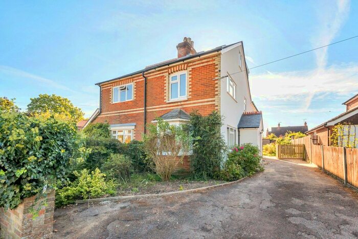 3 Bedroom Semi-Detached House To Rent In Broadwell Road, Wrecclesham, Farnham, GU10