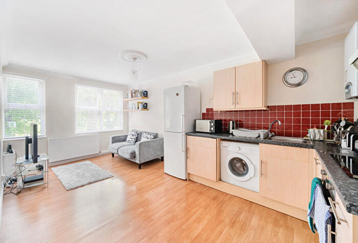 1 Bedroom Apartment For Sale In Cumberland Court - Kings Parade, Wrythe Lane, Carshalton, SM5