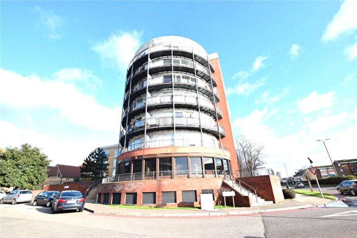1 Bedroom Flat For Sale In Royal Crescent, Ilford, IG2