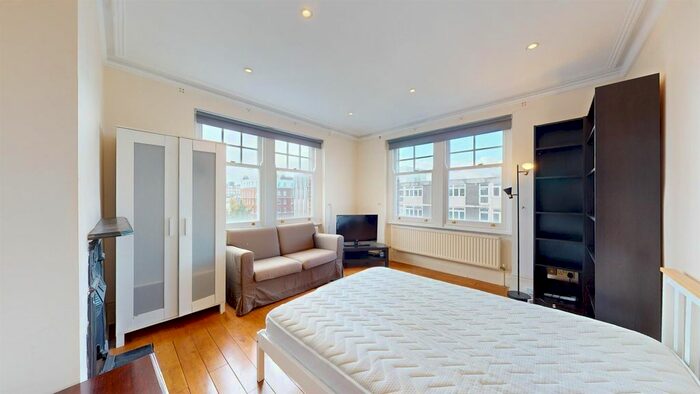 2 Bedroom Flat To Rent In Kensington Mall, London, W8