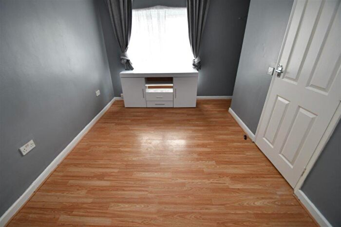 2 Bedroom Apartment To Rent In Bedroom Apartment St Floor In Aldershot, GU11