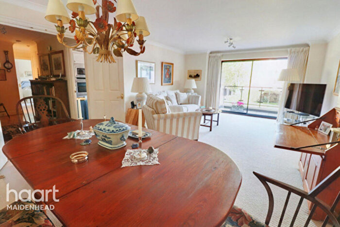 2 Bedroom Apartment For Sale In Ray Park Road, Maidenhead, SL6