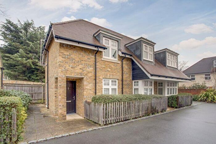 2 Bedroom Flat To Rent In Aldridge Place, Stoke Poges Luxury Bedroom Apartment £pcm, SL2