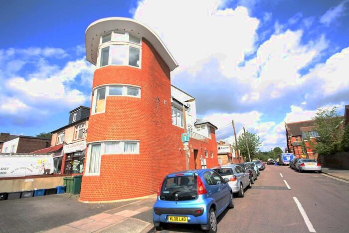 2 Bedroom Flat To Rent In Staines Road, Twickenham, TW2